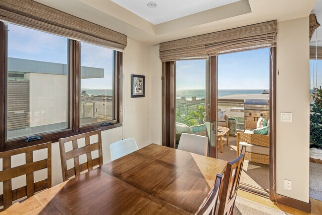 Building Photo - 124 3rd Pl