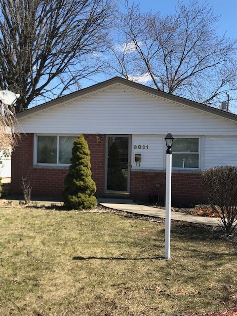 Primary Photo - 8021 Pine St