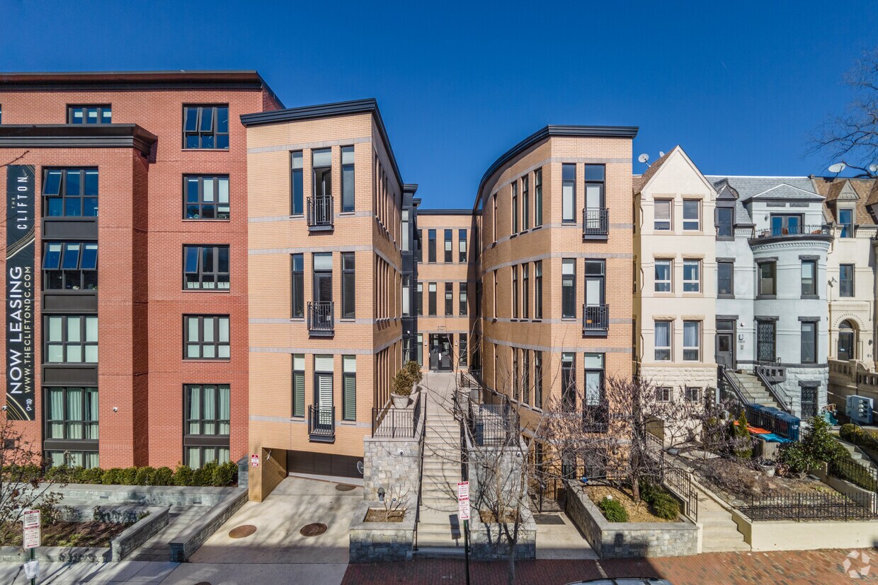 Primary Photo - 1307 Clifton St NW