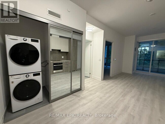 Photo du bâtiment - 65 Broadway Ave