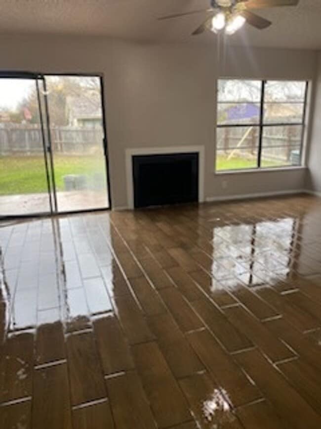 Foto del edificio - Large 3 bed 2 bath duplex