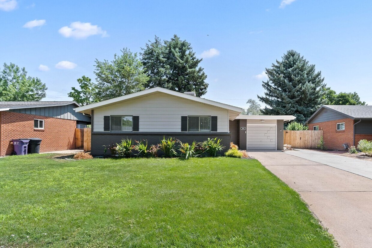 Primary Photo - Beautiful Home in Southeast Denver