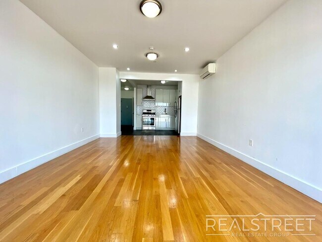 Foto del edificio - LUXURY LOFT in Queens!