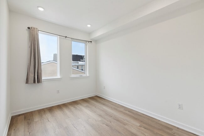 Foto del edificio - 1535 N Sydenham St