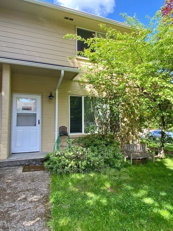 Building Photo - 4883 Terrace Dr NE