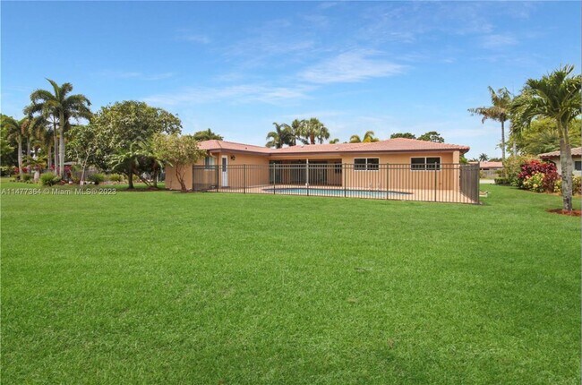 Building Photo - 16619 Waters Edge Dr