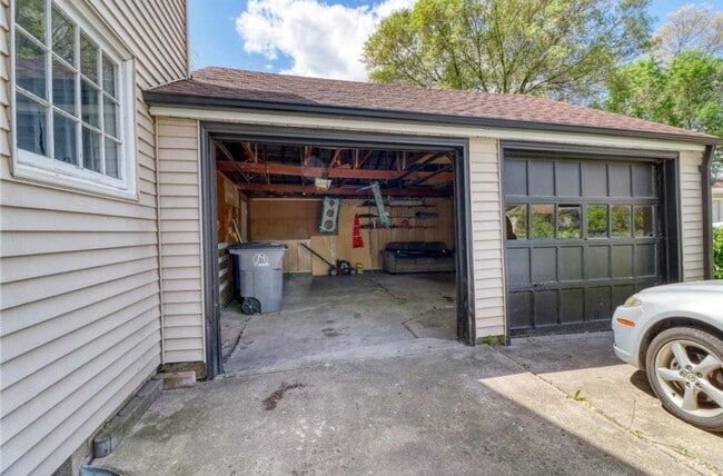 Building Photo - 5 bed 2 bath house close to Concordia and MSUM