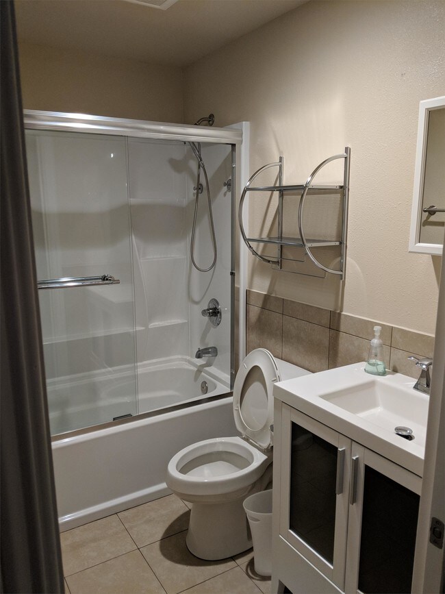 Building Photo - 10030 Orange Ave