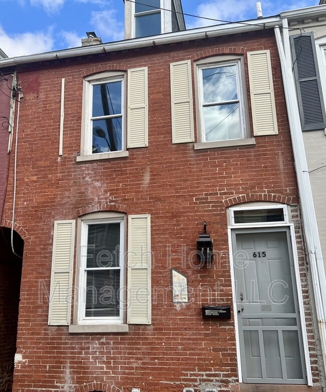 Building Photo - 615 Lake St