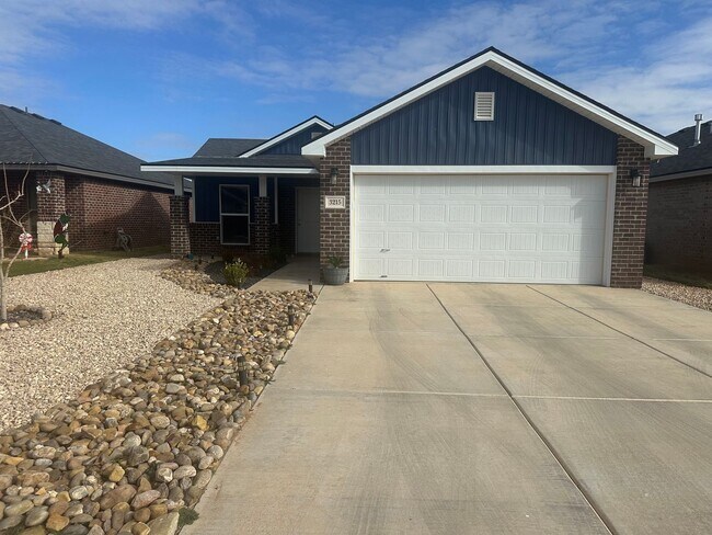 Building Photo - Pre leasing for July: 3/2 located in Upland Crossing!