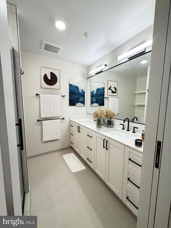 Building Photo - 1211 Van St SE