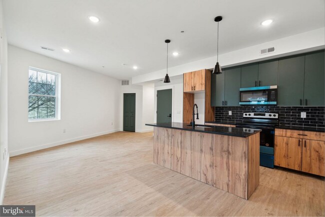 Foto del edificio - 4181 Mantua Ave