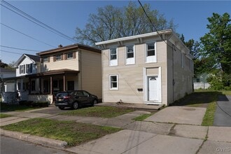 Building Photo - 170 W 8th St