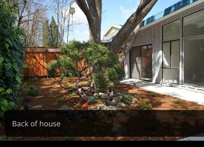 Building Photo - 525 Wisteria Way