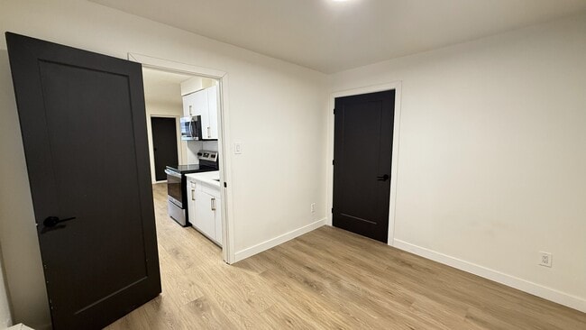 Building Photo - 60 Triller Ave