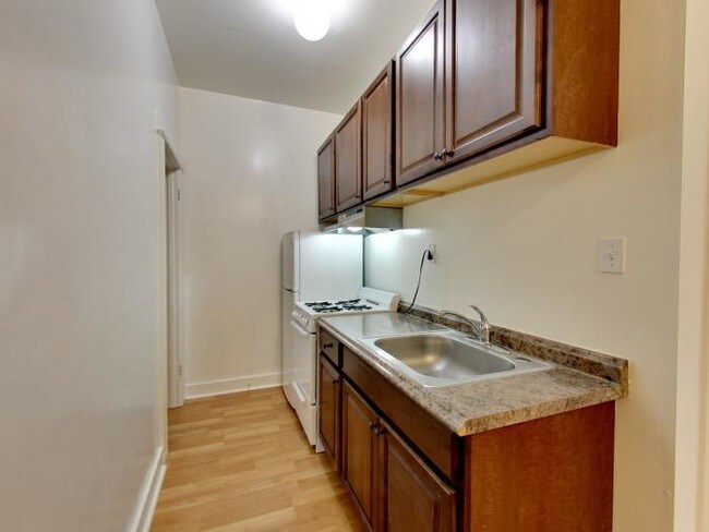 Building Photo - bedroom in San Francisco CA 94109