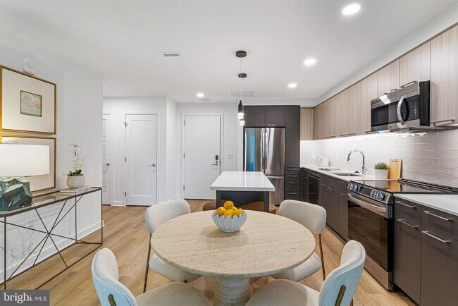Foto del edificio - 5400 McGrath Blvd
