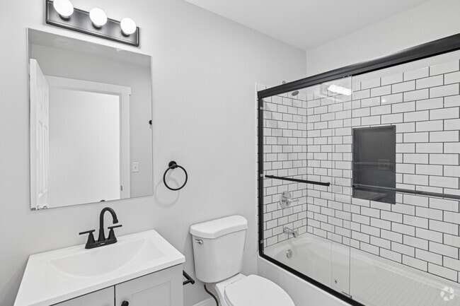 1BR, 1BA - 1,000SF - Bathroom - 3 State St