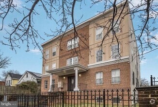 Building Photo - 320 61st St NE