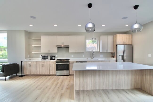 Building Photo - 1815 N Arlington Pl
