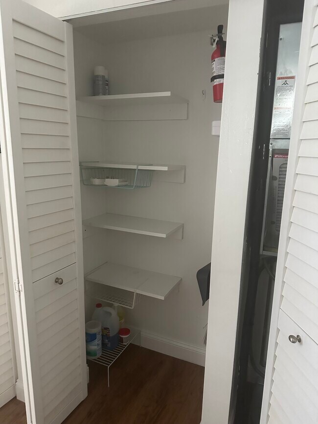 Foto del edificio - 210 Mendoza Ave