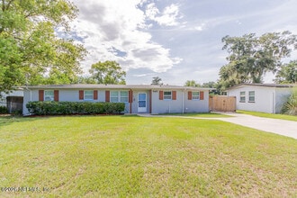 Building Photo - 848 Glynlea Rd