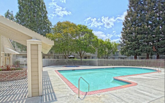 Foto del edificio - 1516 Four Oaks Cir
