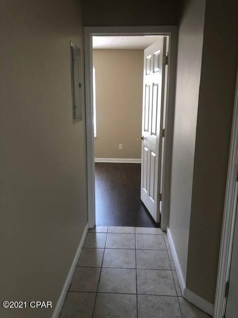 Foto del edificio - 6106 Pinetree Ave