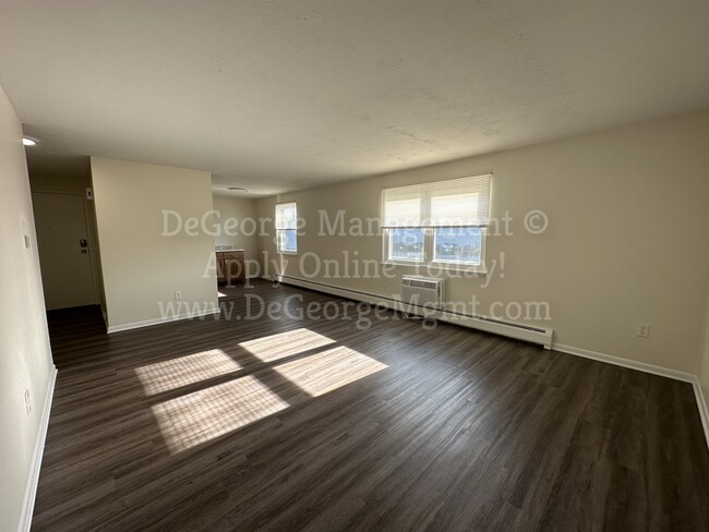 Building Photo - Georgetown Manor Apartments for Rent in We...