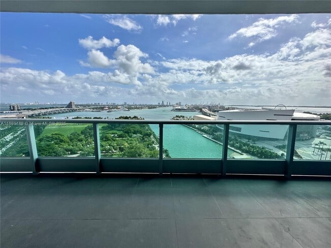 Foto del edificio - 900 Biscayne Blvd