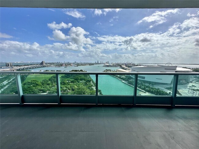 Building Photo - 900 Biscayne Blvd