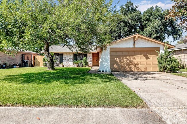 Foto del edificio - 7803 Lawn Wood Ln