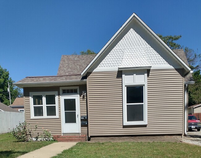 Building Photo - 1207 Monroe Ave