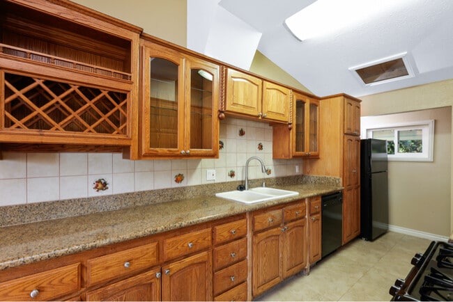 Building Photo - 526 N Emerald Dr