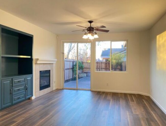 Foto del edificio - Amazing (Natomas) 4/2 Single Story!  Please read ad for viewings.