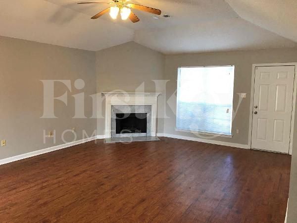 Foto del edificio - 5400 Leaning Oak Drive