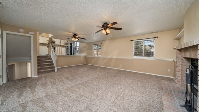 Foto del edificio - Amazing Fairfax Quad Level 4 bedroom, 3 ba...