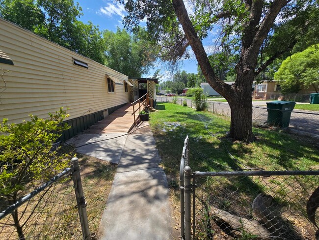 Building Photo - 825 E Ottley Ave