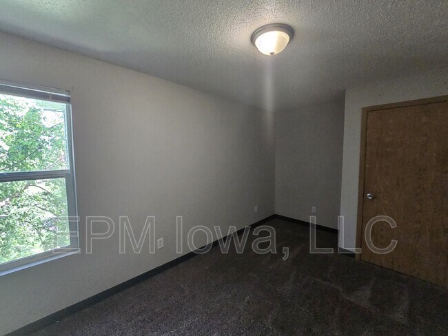 Building Photo - 64 Miller Ave SW