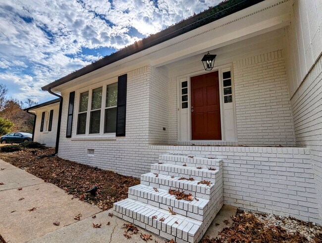 Foto del edificio - DUPLEX-Upstairs Unit | 3 Bedroom 2 Bathroo...