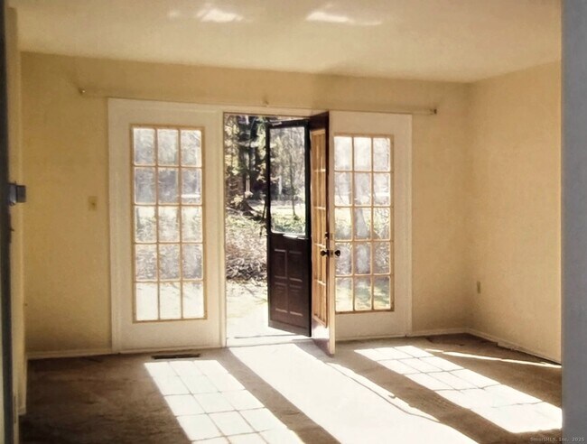 Foto del edificio - 35 Nutmeg Rd