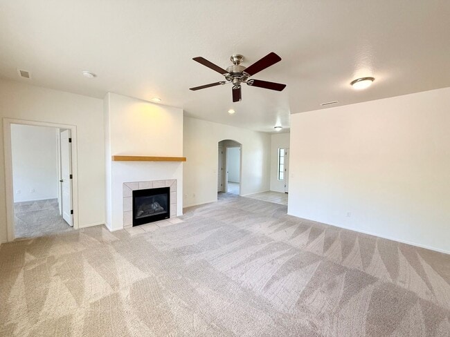 Building Photo - Great home in 55+ community
