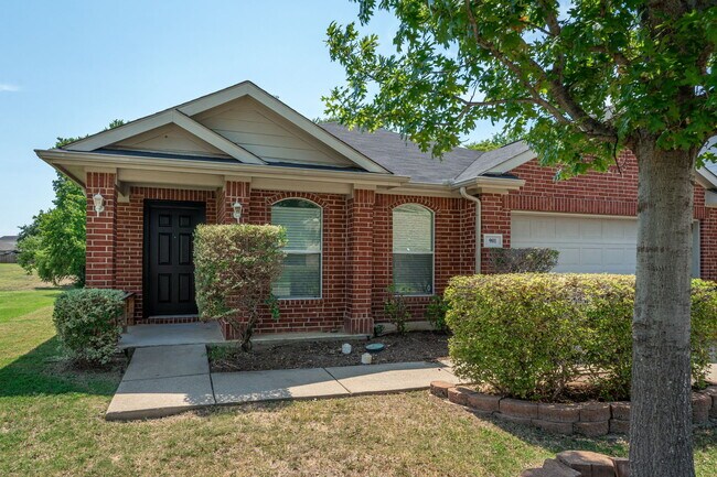 Foto del edificio - 901 Warbler Ln