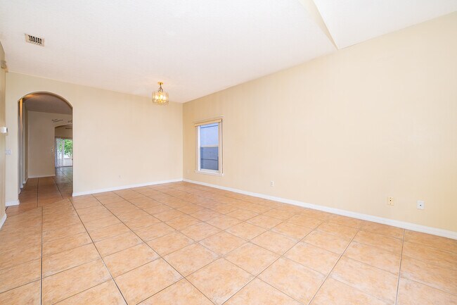 Building Photo - 10831 Leader Ln