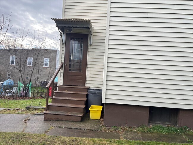 Foto del edificio - 124 Squires Ave