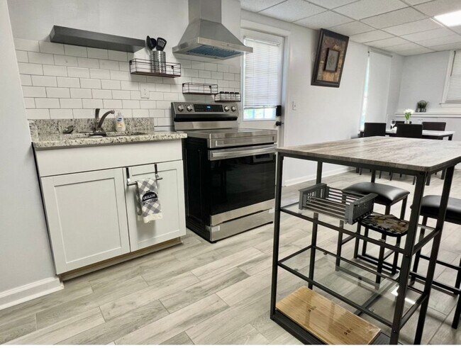 Foto del edificio - 2227 Woodbriar Dr