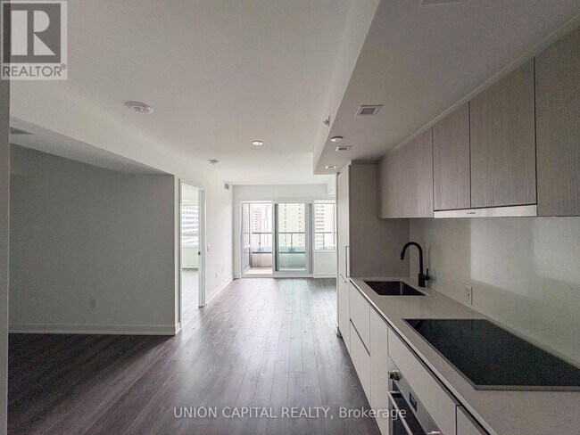 Building Photo - 609 Sherbourne St