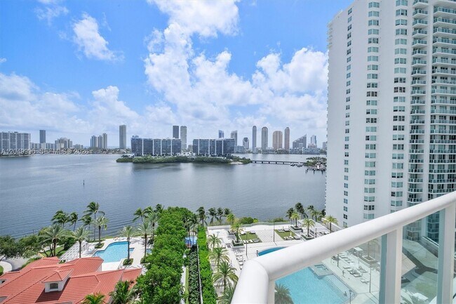 Foto del edificio - 3301 NE 183rd St