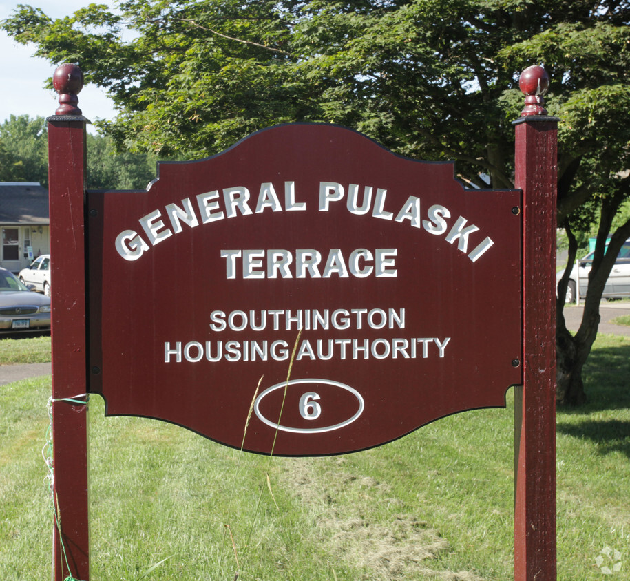 Building Photo - General Pulaski Terrace