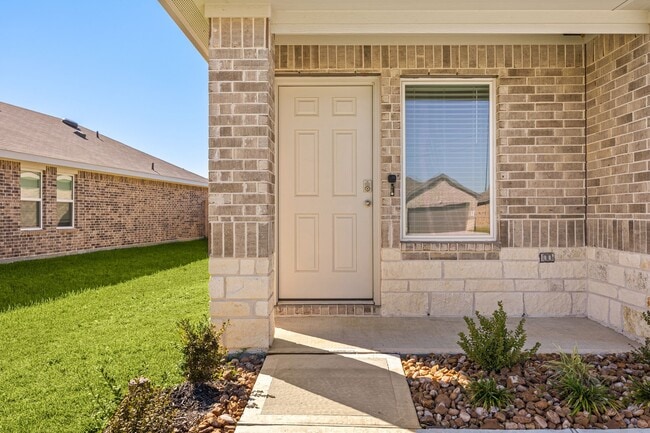 Building Photo - 23815 Hilltop Cyn Ln